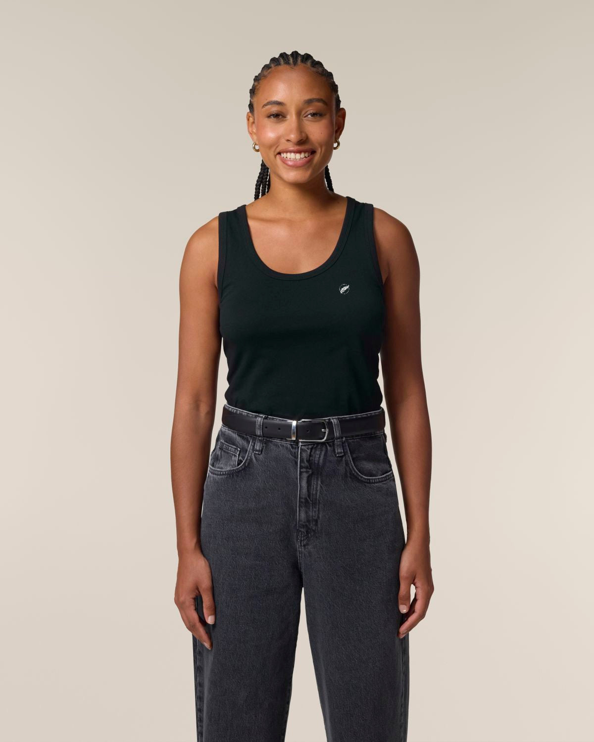 The Roho Rafiki® embroidered white feather icon vest (Women's) is fitted and made from soft 100% organic cotton and offers a relaxed and contemporary fit. This versatile, eco-friendly garment has a flattering neckline and form-fitting design that makes it ideal as a layering vest worn under a shirt or light jacket, for a fitness class or as a stand-alone summer staple and delivers the ultimate in quality, comfort and versatility. Black.