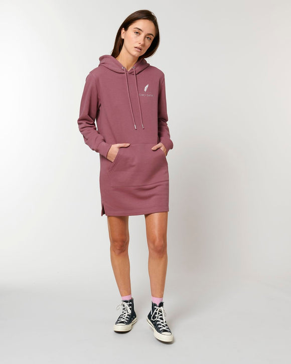 Our Roho Rafiki® icon long hoodie with kangaroo-pocket front in a comfortable fabric, featuring stylish round drawcords in matching body colour with metal tipping. Perfect for everyday use. 85% Organic ringspun combed cotton, 15% Recycled Polyester. Hibiscus Rose. RafikiSoul