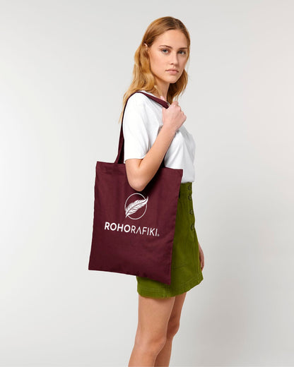 The Roho Rafiki® lightweight tote bag is made with 100% organic cotton.
This reusable and stylish cotton, classic tote bag is a practical purchase for carrying fitness/hobbies or kit, shopping essentials, food or books. A useful purchase for any conscious consumer. Burgundy.